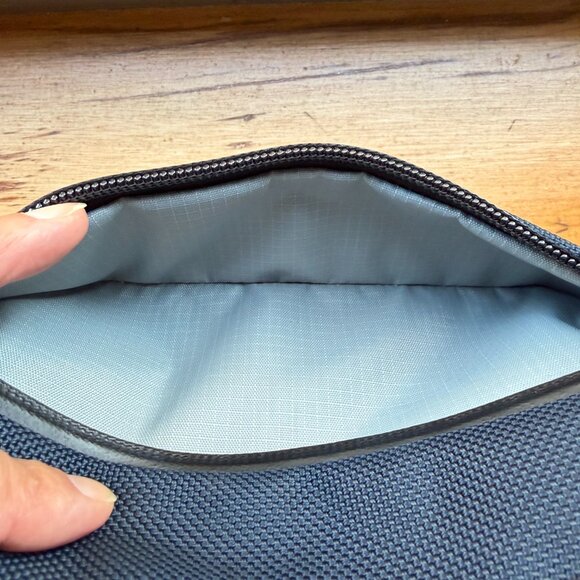 Aer Slim Pouch 2 Navy Tech Organizer Pouch - Picture 10 of 11